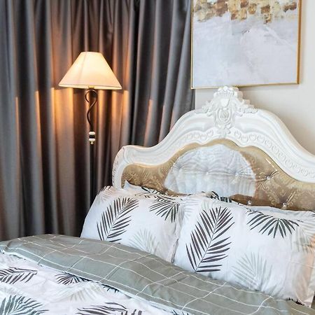 A2J Luxury 2Br Bgc Uptown Suite Near Uptown Mall Manila Bagian luar foto