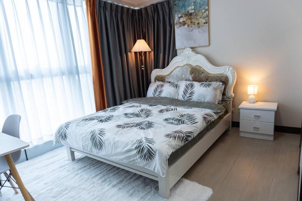 A2J Luxury 2Br Bgc Uptown Suite Near Uptown Mall Manila Bagian luar foto