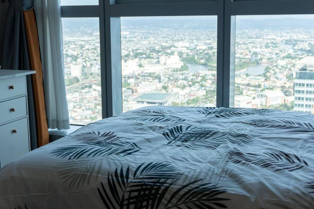A2J Luxury 2Br Bgc Uptown Suite Near Uptown Mall Manila Bagian luar foto