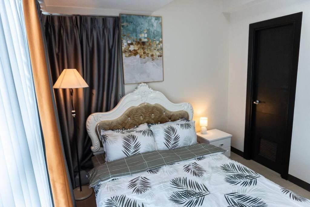 A2J Luxury 2Br Bgc Uptown Suite Near Uptown Mall Manila Bagian luar foto