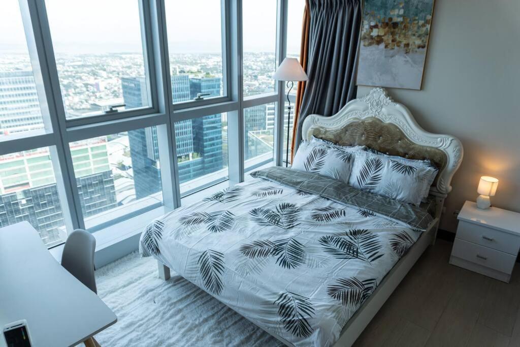 A2J Luxury 2Br Bgc Uptown Suite Near Uptown Mall Manila Bagian luar foto
