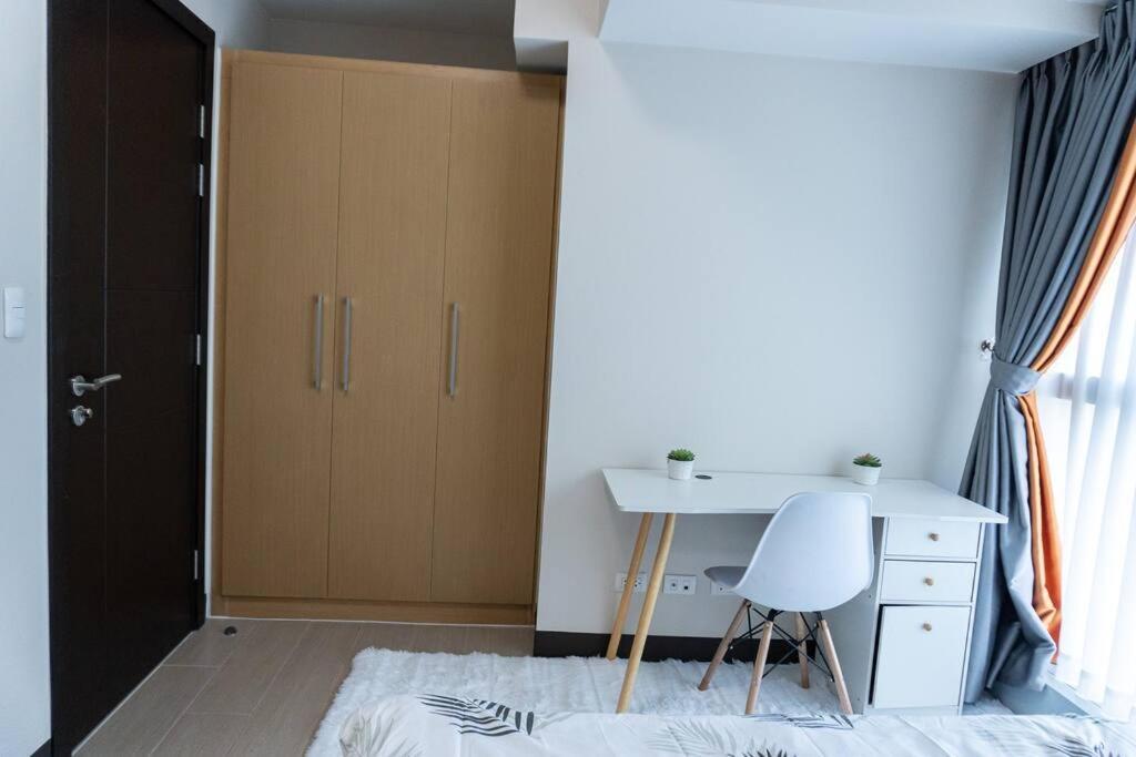 A2J Luxury 2Br Bgc Uptown Suite Near Uptown Mall Manila Bagian luar foto