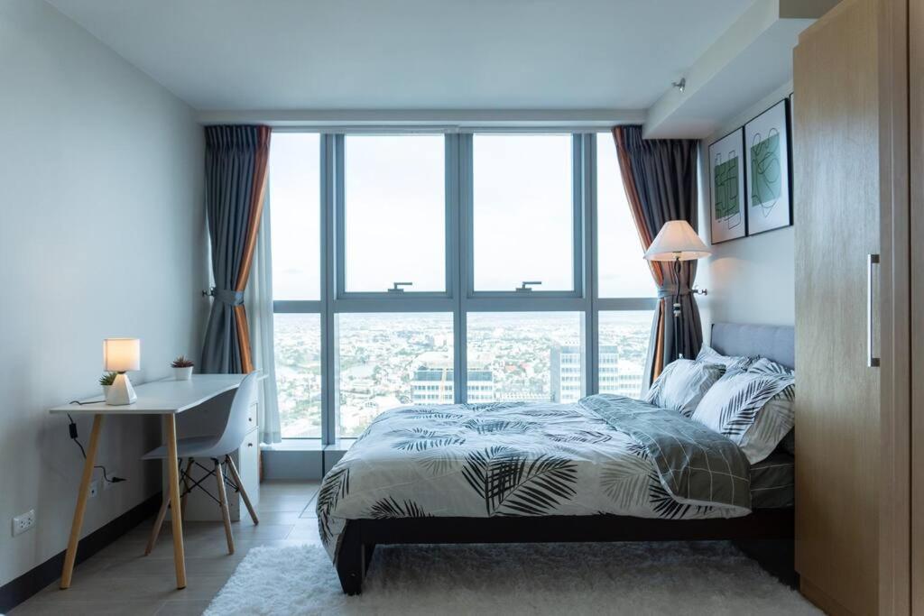 A2J Luxury 2Br Bgc Uptown Suite Near Uptown Mall Manila Bagian luar foto