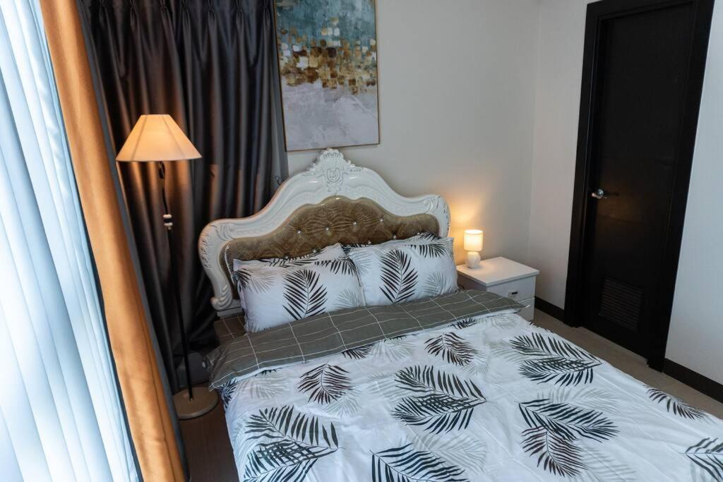 A2J Luxury 2Br Bgc Uptown Suite Near Uptown Mall Manila Bagian luar foto