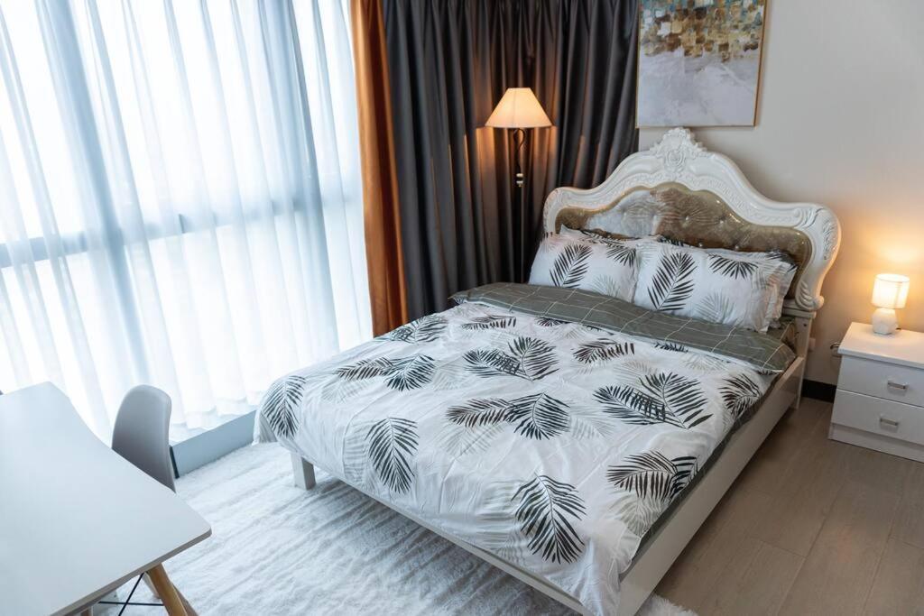 A2J Luxury 2Br Bgc Uptown Suite Near Uptown Mall Manila Bagian luar foto