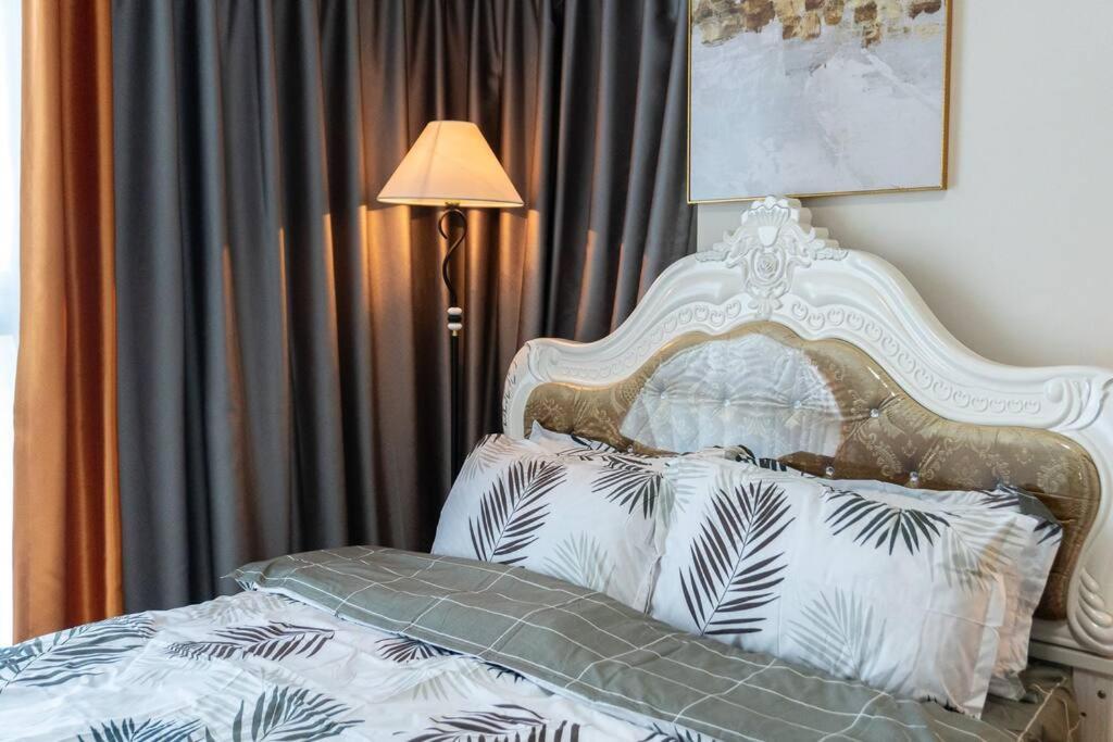 A2J Luxury 2Br Bgc Uptown Suite Near Uptown Mall Manila Bagian luar foto