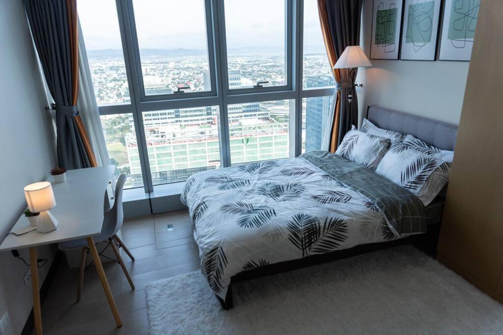 A2J Luxury 2Br Bgc Uptown Suite Near Uptown Mall Manila Bagian luar foto