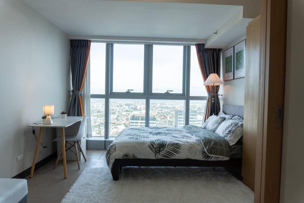 A2J Luxury 2Br Bgc Uptown Suite Near Uptown Mall Manila Bagian luar foto