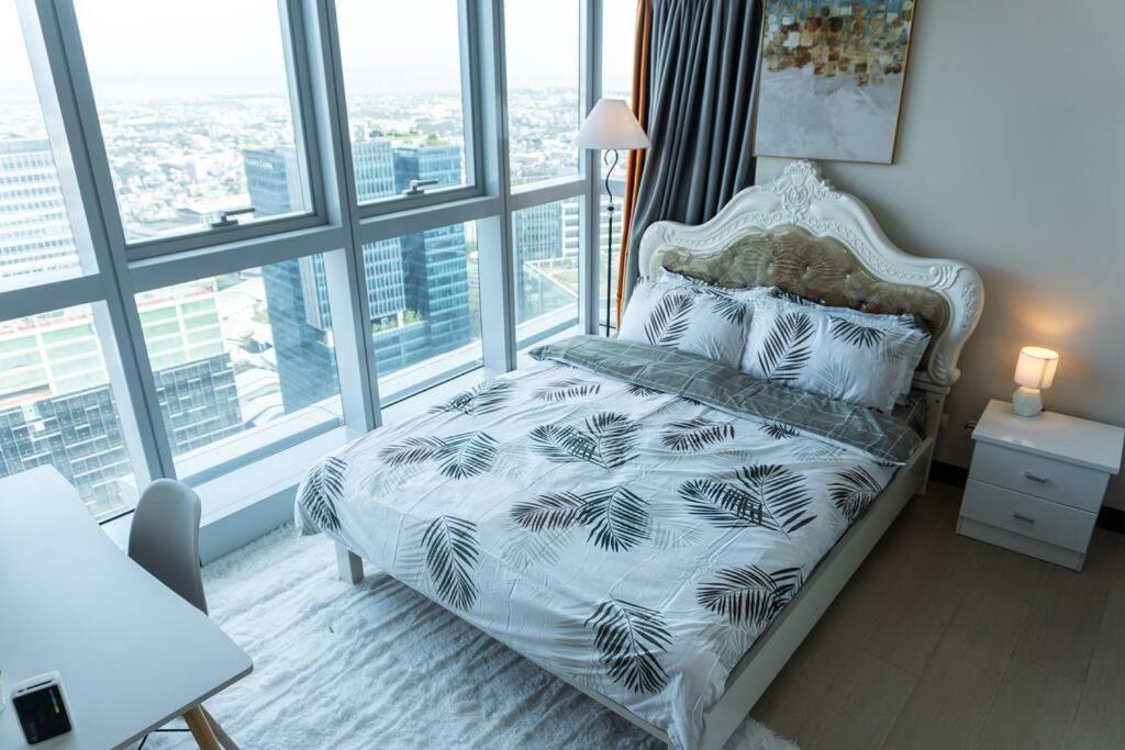 A2J Luxury 2Br Bgc Uptown Suite Near Uptown Mall Manila Bagian luar foto