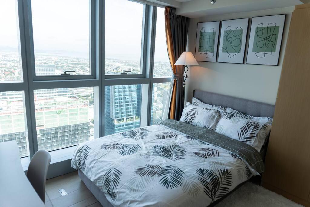 A2J Luxury 2Br Bgc Uptown Suite Near Uptown Mall Manila Bagian luar foto