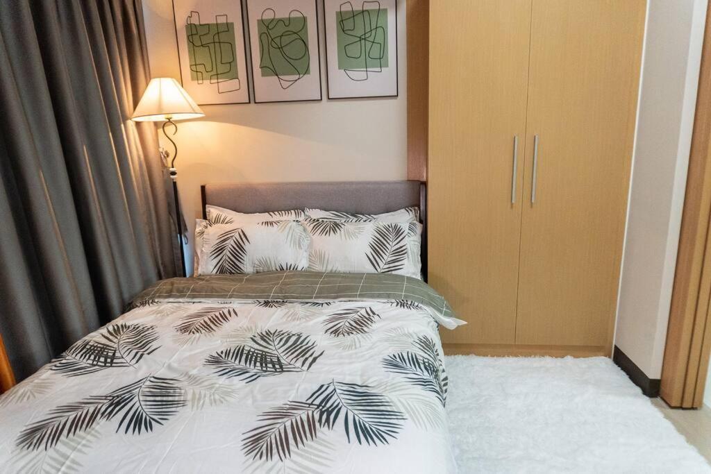 A2J Luxury 2Br Bgc Uptown Suite Near Uptown Mall Manila Bagian luar foto