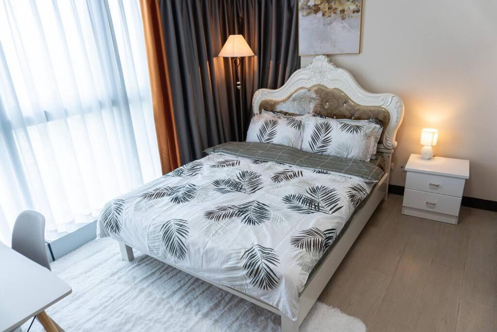 A2J Luxury 2Br Bgc Uptown Suite Near Uptown Mall Manila Bagian luar foto