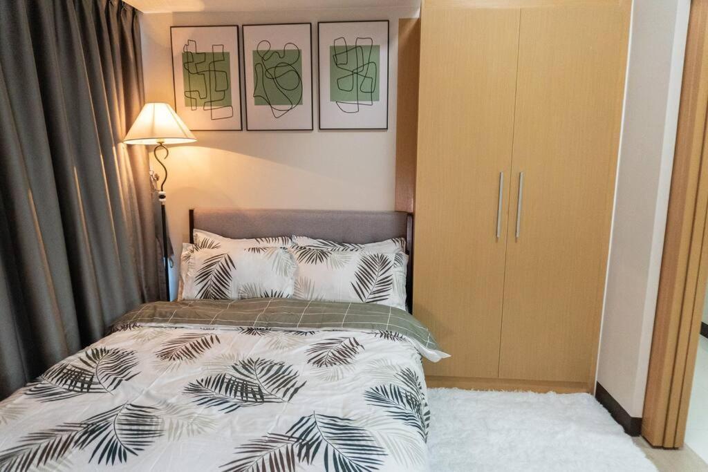 A2J Luxury 2Br Bgc Uptown Suite Near Uptown Mall Manila Bagian luar foto