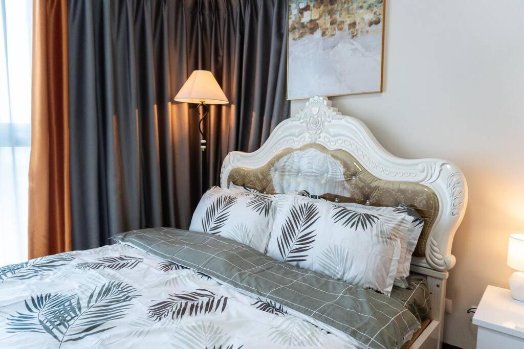 A2J Luxury 2Br Bgc Uptown Suite Near Uptown Mall Manila Bagian luar foto