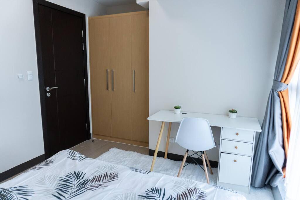 A2J Luxury 2Br Bgc Uptown Suite Near Uptown Mall Manila Bagian luar foto