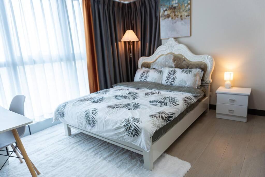 A2J Luxury 2Br Bgc Uptown Suite Near Uptown Mall Manila Bagian luar foto