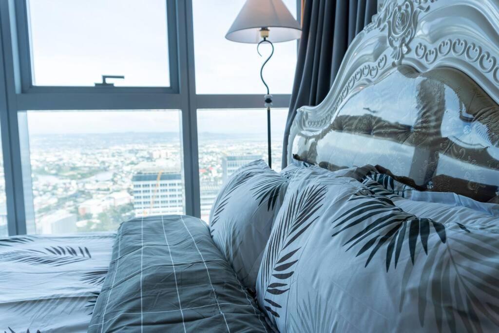 A2J Luxury 2Br Bgc Uptown Suite Near Uptown Mall Manila Bagian luar foto
