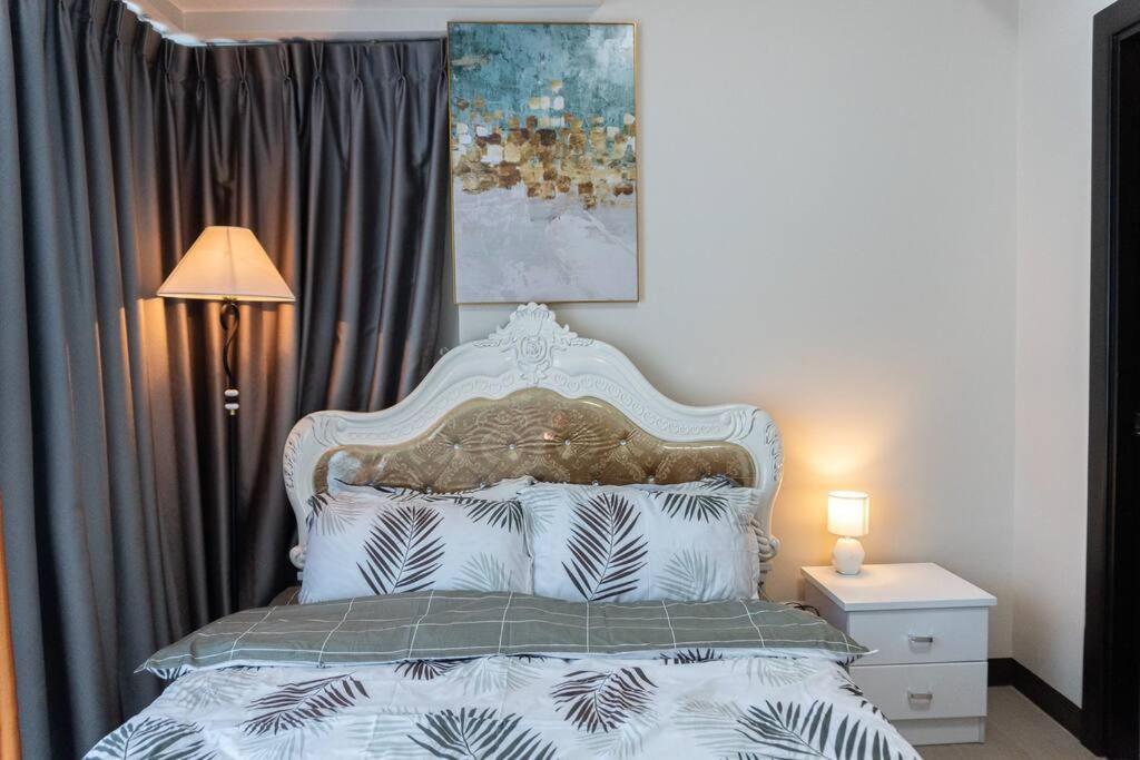 A2J Luxury 2Br Bgc Uptown Suite Near Uptown Mall Manila Bagian luar foto