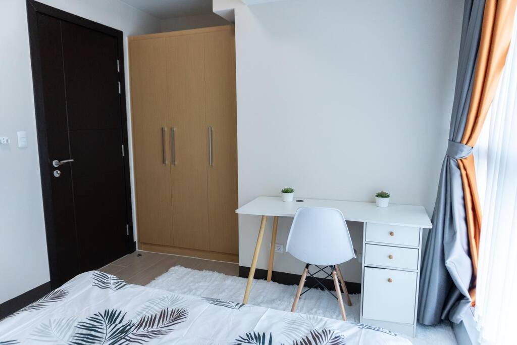 A2J Luxury 2Br Bgc Uptown Suite Near Uptown Mall Manila Bagian luar foto