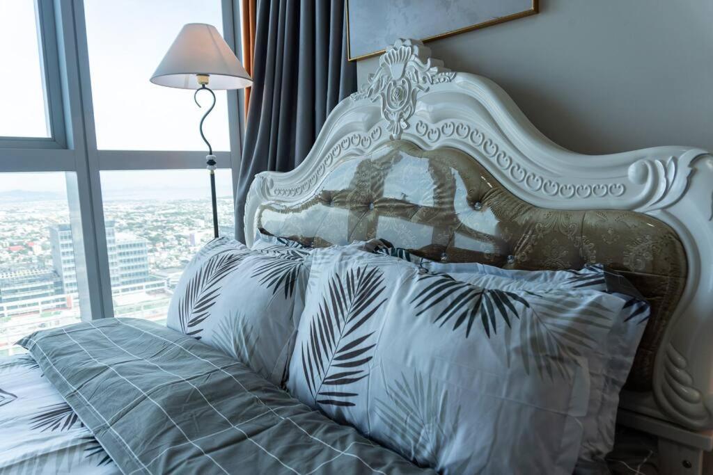 A2J Luxury 2Br Bgc Uptown Suite Near Uptown Mall Manila Bagian luar foto