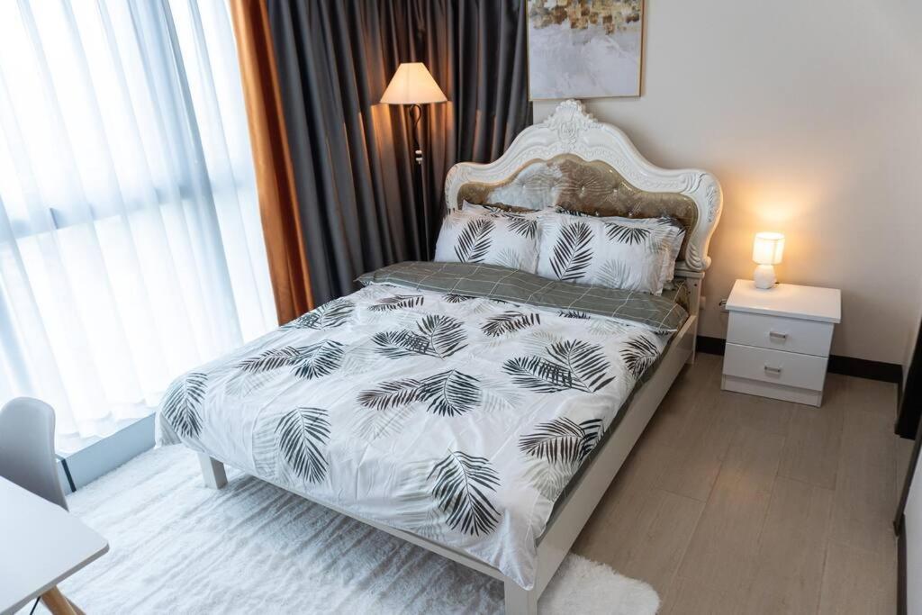 A2J Luxury 2Br Bgc Uptown Suite Near Uptown Mall Manila Bagian luar foto